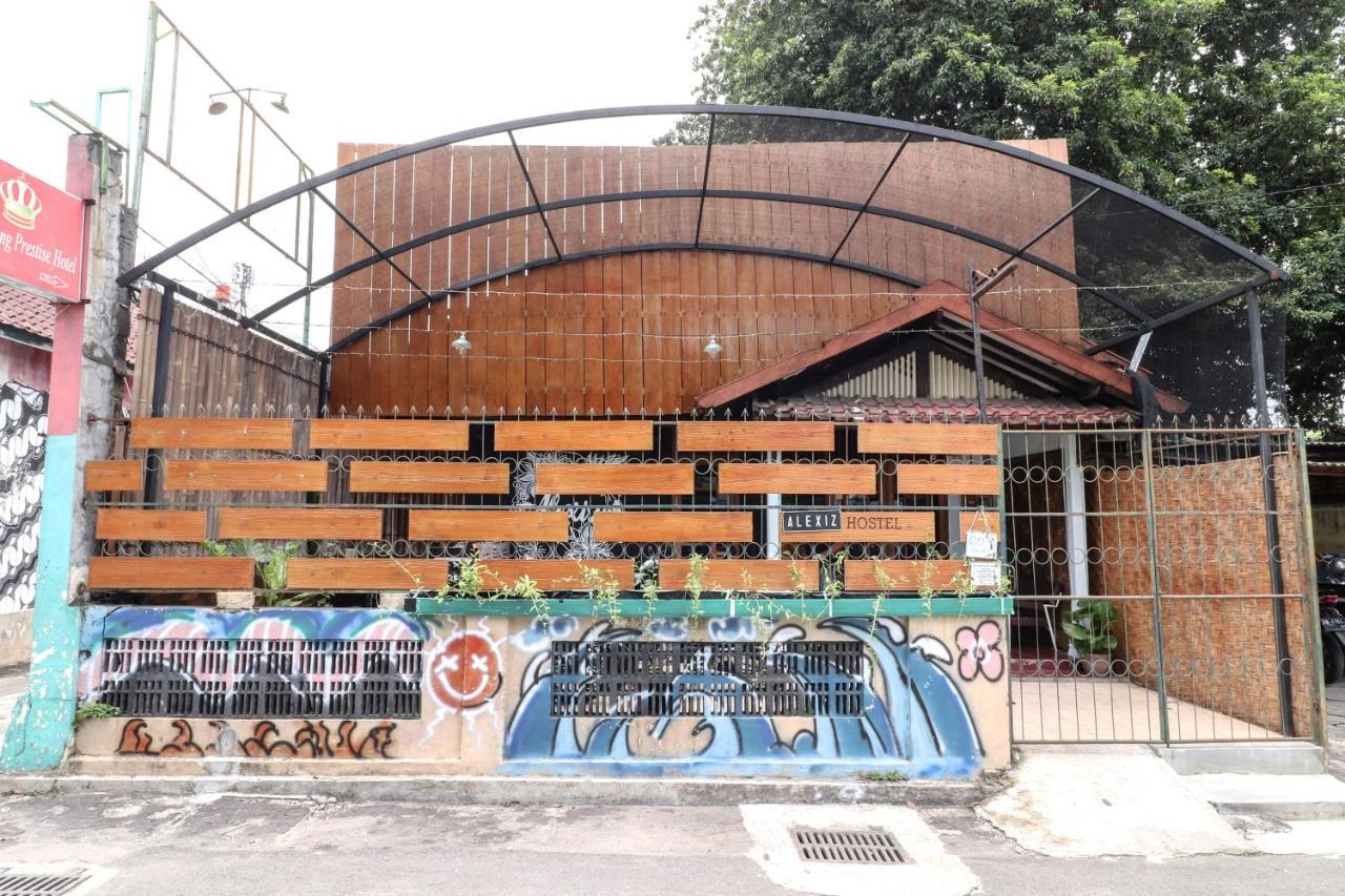 Alexiz Hostel Yogyakarta Exterior foto